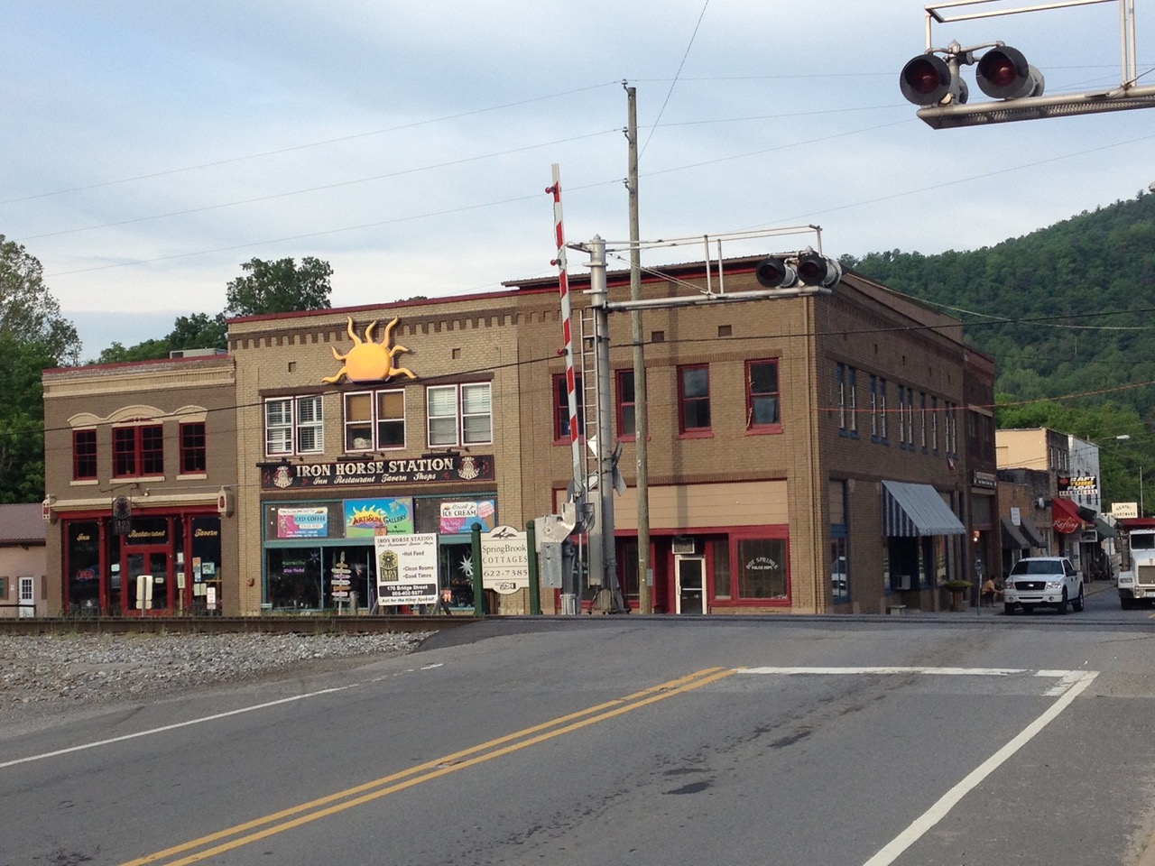 The ArtiSun gallery in Hot Springs